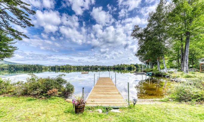 Whitefield Casa | Impresionante frente al lago, casa de concepto abierto con hermoso patio y perros, ¡ok!