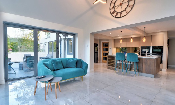Great Leighs Casa | Stunning large modern house in Cock Green Dunmow