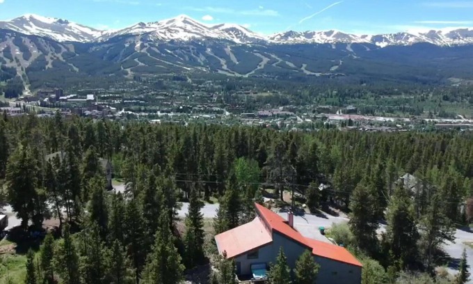 Breckenridge Heights Casa | ⭐️ Remodelación completa, 5 minutos a la calle principal, capacidad para 19 personas, lujo, cocina nueva, bañera de hidromasaje