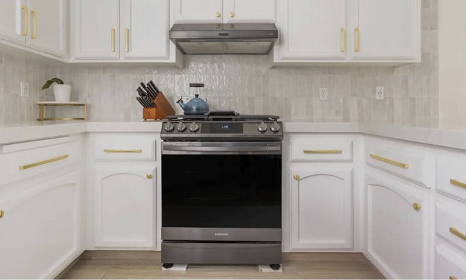 Greenacres Casa | Stunning Modern Oasis with Pool + Fire Pit - Your Ultimate VRBO Getaway