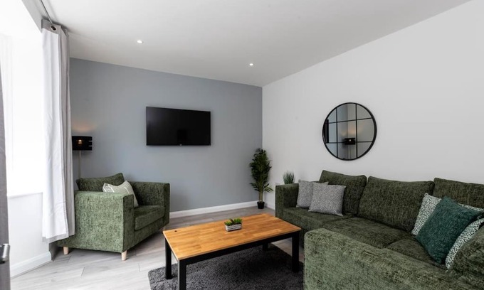 Darlington Apartamento | Stunning newly refurbished house by Our Home Short Stays with TV in each bedroom and crisp white hotel linen