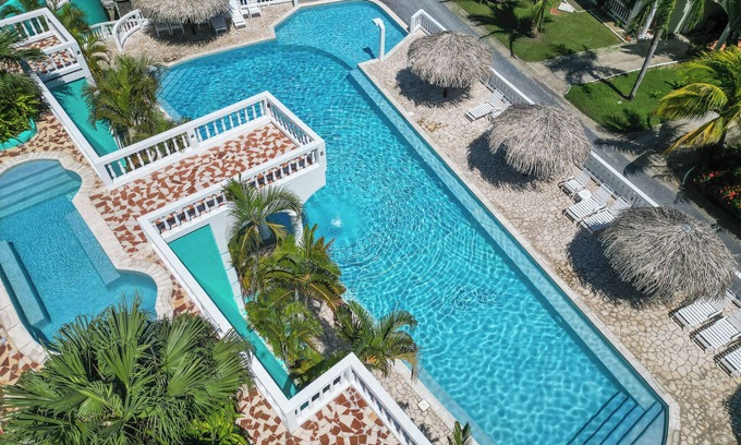 West End Condominio | Stunning Oceanview Condo w/ Pool Access Sunset Villas, West End, Roatan Rental