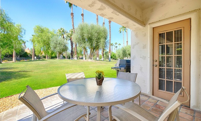 Palm Desert Condominio | Impresionante escapada de Palm Desert