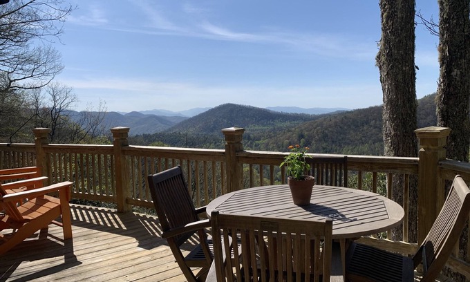 Highlands Casa | Stunning panoramic mountain views-close to town!