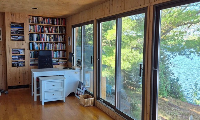 Harcourt Casa | Stunning, Peaceful, lakefront cottage for 10