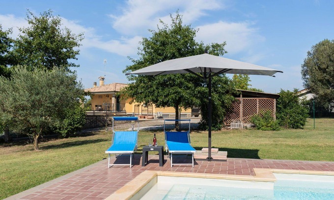 Manziana Villa | Estupenda casa de vacaciones privada con WIFI, piscina privada, A/C, TV, patio, mascotas permitida