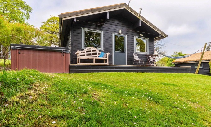 Brazzacott Casa | Casa de vacaciones privada con WIFI, bañera de hidromasaje, TV, terraza, vista panorámica