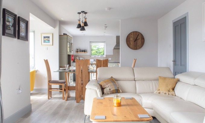 Dunvegan Casa | Preciosa casa de vacaciones privada para 6 personas con WIFI, TV y patio