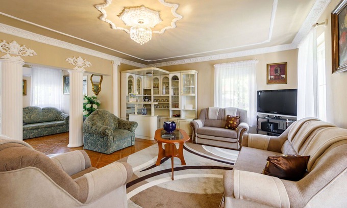 Balatonfoldvar Villa | Maravillosa casa de vacaciones privada para 11 personas con A/C, WIFI, TV y patio