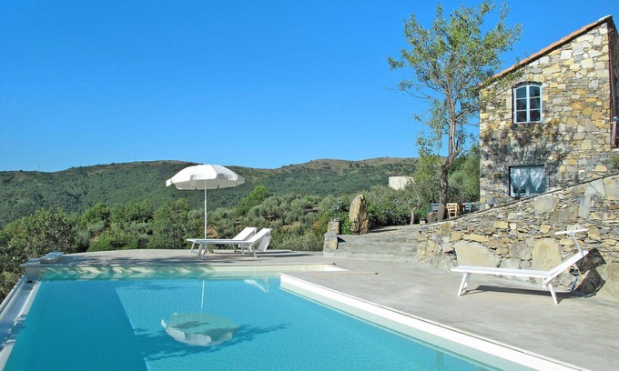 Pietrabruna Casa | Preciosa casa de vacaciones privada para 5 personas con piscina privada, WIFI, TV y patio