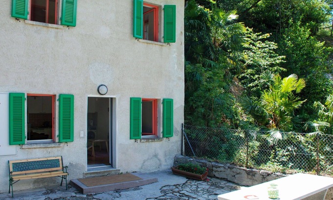 Bellinzona Casa | Preciosa casa de vacaciones privada con WIFI, TV, patio, mascotas permitida y vista panorámica