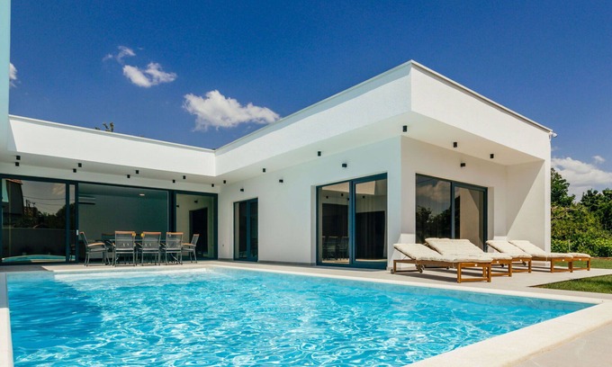 Donji Prolozac Villa | Preciosa casa de vacaciones privada para 10 personas con piscina privada, WIFI, A/C, TV y terraza