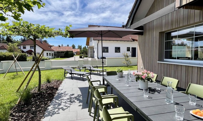 Loffingen Casa | Estupenda casa de vacaciones privada para 8 personas con WIFI, TV, patio y mascotas permitida