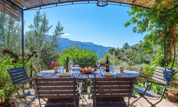 Fornalutx Casa | Estupenda casa de vacaciones privada para 4 personas con WIFI, TV y patio