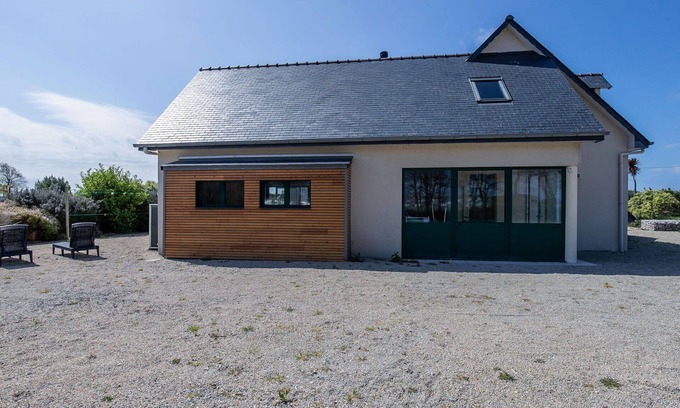 Guimaec Casa | Maravillosa casa de vacaciones privada con piscina privada, WIFI, TV, terraza y mascotas permitida