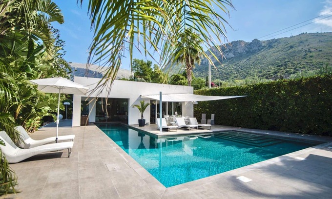 Cinisi Villa | Preciosa casa de vacaciones privada para 4 personas con A/C, piscina privada, WIFI, TV y patio