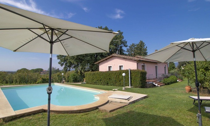Corchiano Villa | Maravillosa casa de vacaciones privada con WIFI, piscina privada, TV, terraza, vista panorámica