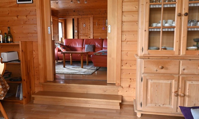 Chamoson Casa | Estupenda casa de vacaciones privada para 5 personas con WIFI, TV y balcón