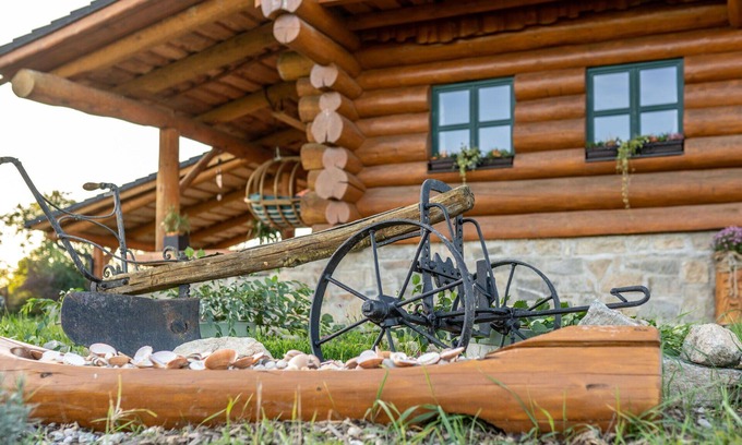 Benesov nad Cernou Casa | Maravillosa casa de vacaciones privada para 12 personas con WIFI, patio y mascotas permitida