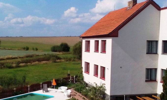 Skrychov u Malsic Villa | Estupenda casa de vacaciones privada con WIFI, piscina privada, TV, terraza, vista panorámica