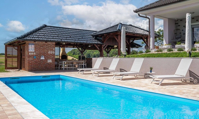 Municipality of Krizevci Casa | Estupenda casa de vacaciones privada con WIFI, A/C, piscina privada, TV, terraza, vista panorámica