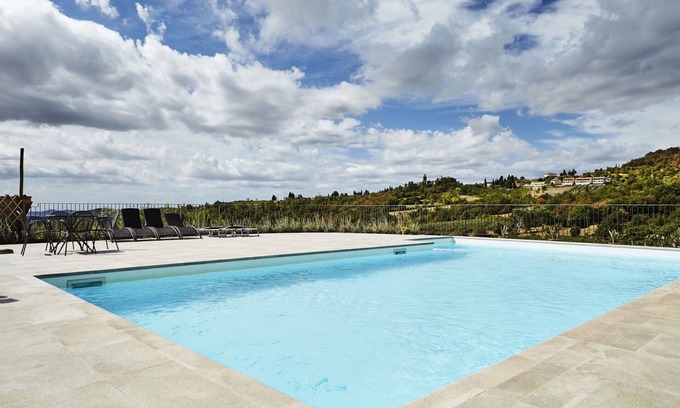 Capolona Villa | Casa de vacaciones privada con piscina privada, WIFI, TV, mascotas permitida, cerca de Arezzo