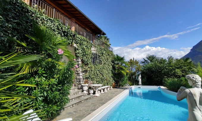 Carlazzo Casa | Estupenda casa de vacaciones privada para 6 personas con WIFI, piscina privada, TV y terraza