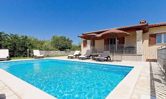 Salakovci Villa | Preciosa casa de vacaciones privada con A/C, piscina privada, WIFI, TV, terraza y mascotas permitida