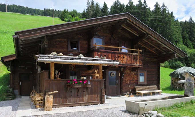 Hippach Casa | Maravillosa casa de vacaciones privada para 13 personas con WIFI, TV, terraza y mascotas permitida