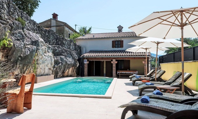 Susnjevica Casa | Casa de vacaciones privada con A/C, WIFI, piscina privada, TV, terraza, mascotas permitida