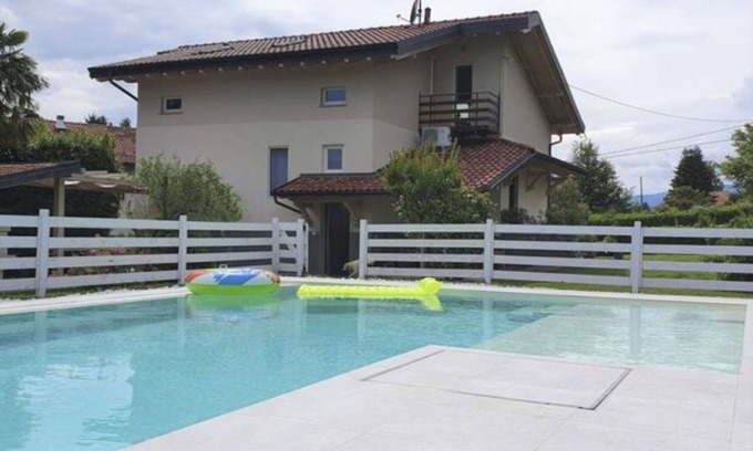 Besozzo Villa | Maravillosa casa de vacaciones privada con WIFI, A/C, piscina privada, jacuzzi, TV y patio