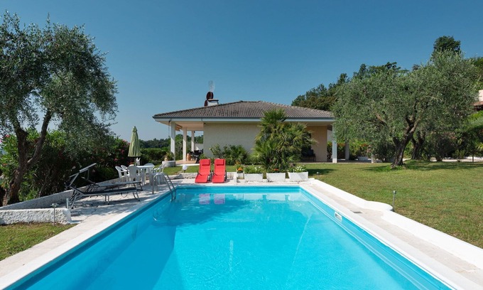 Soiano del Lago Casa | Maravillosa casa de vacaciones privada para 6 personas con WIFI, piscina privada, TV y terraza