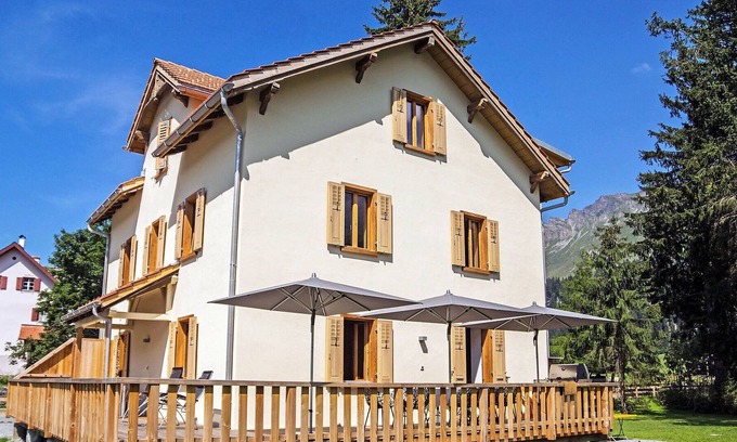 Parpan Casa | Casa de vacaciones privada con jacuzzi, WIFI, TV, patio, vista panorámica, aparcamiento