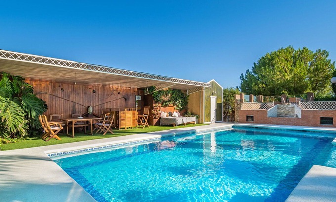 Baena Villa | Maravillosa casa de vacaciones privada con piscina privada, WIFI, jacuzzi, A/C, TV, patio