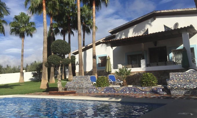 Coin Villa | Impresionante villa privada con hermosa piscina, jardines y vistas.