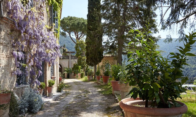 Roccantica Casa | Impresionante propiedad en un privado Borgo del siglo XVII con piscina y casa de la piscina.