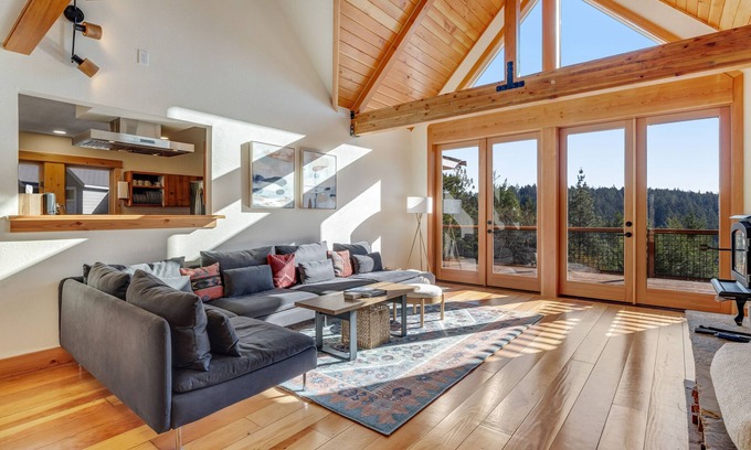 Little River Casa | Stunning property on 10 acres with ridge top views & private hot tub