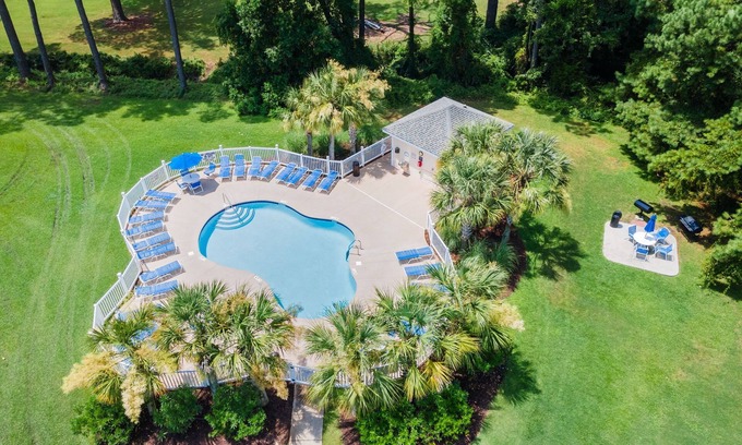 Central Myrtle Beach Condominio | Stunning Renovated Golf Villa Near Beach