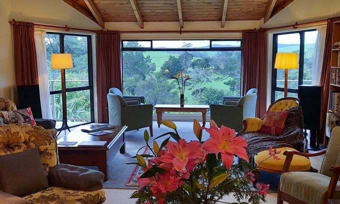 Paihia Cama Y Desayuno | Stunning river views with convenient mini-kitchenette
