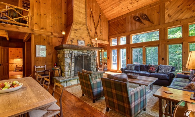 North Pole Casa | Stunning Riverfront Home on 30 Acres in Wilmington