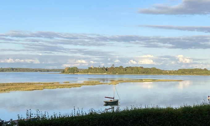 Woodbridge Casa | Stunning Riverside Cottage with Breathtaking Views, 1 mile from Snape Maltings