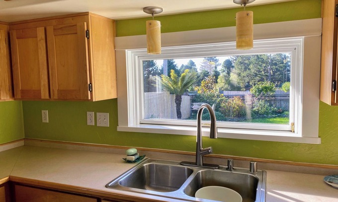 Westhaven-Moonstone Casa | Stunning roomy 4-bedroom home, near the beach. Stay for a month @ 1/2 the price!