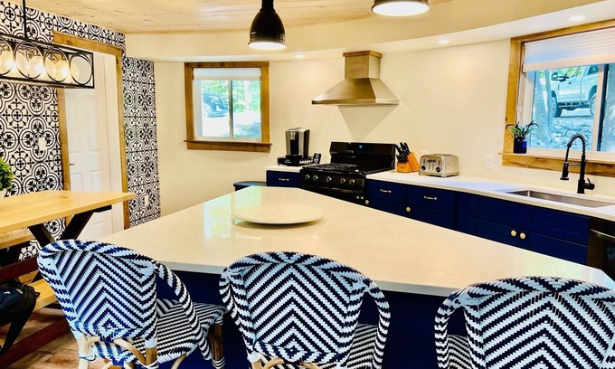 Gilford Casa | Stunning round house Winnipesaukee/Gunstock escape