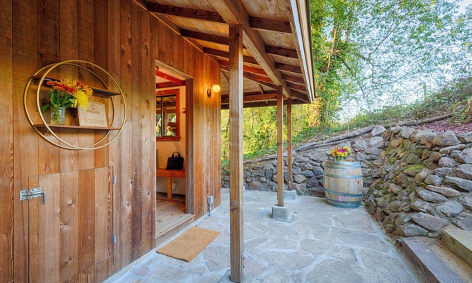 Freestone Cabaña | Stunning Sauna Cottage Retreat on Private Vineyard