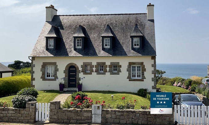 Tredrez-Locquemeau Casa | IMPRESIONANTE casa CON VISTA AL MAR, calma y confort para 8 personas, jardín y terraza