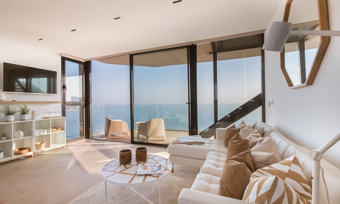 L'Albufereta Apartamento | Modern sea front jacuzzi Blue Sky