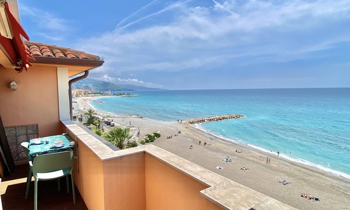 Alpes-Maritimes Apartamento | Stunning Sea view in the heart of Menton