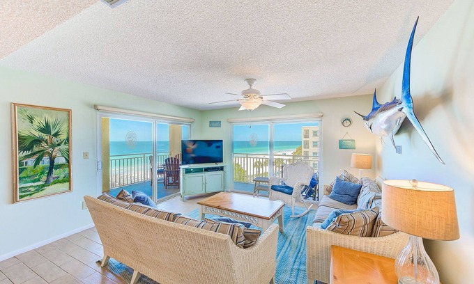 Redington Shores Condominio | Impresionante, espacioso y cómodo condominio frente a la playa en el Golfo de Mexic
