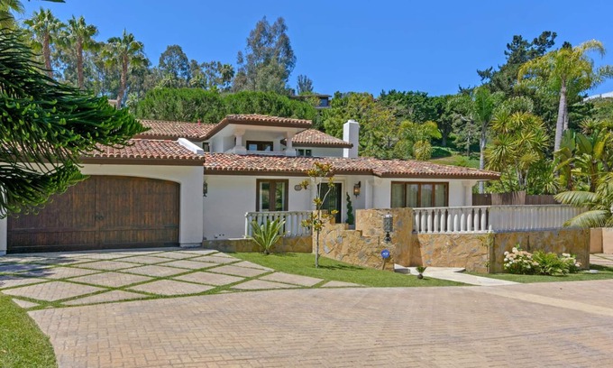 Muirlands Villa | Stunning Spanish Villa with Gorgeous Pool