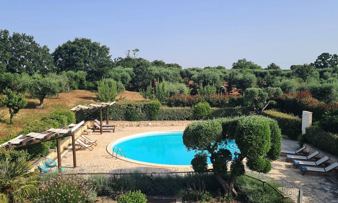 Martina Franca Villa | Impresionante recientemente renovado Trullo con piscina privada en el campo Alberobello